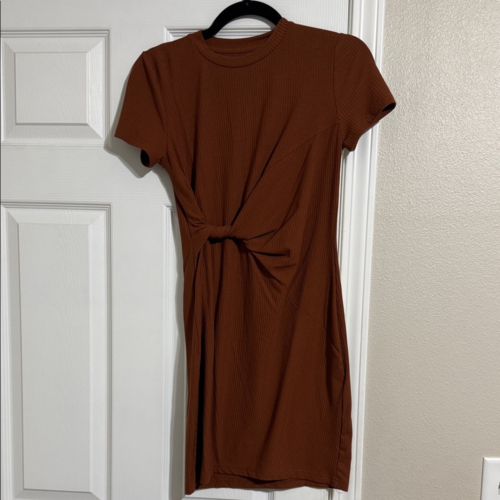 MOTF Knot-Front Short Sleeve Mini Dress in Rust Brown